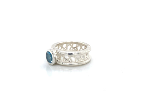 Round Connection Ring 6mm London Blue Topaz